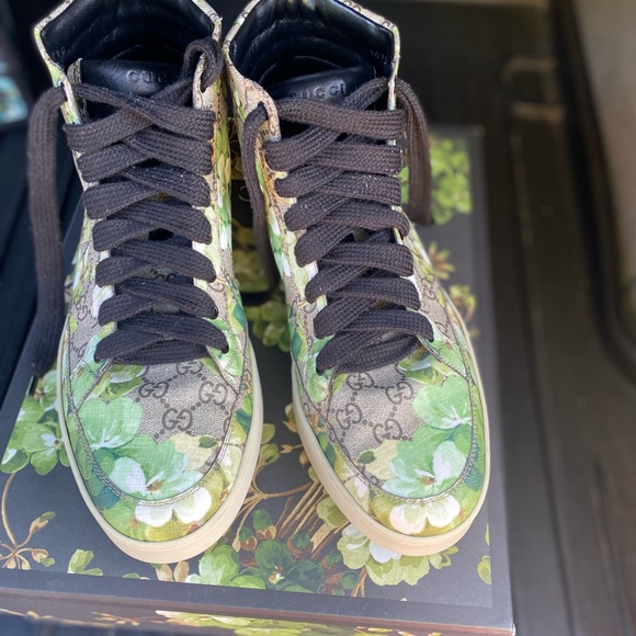 Flower Bloom Gucci Shoes - Picture 1 of 4